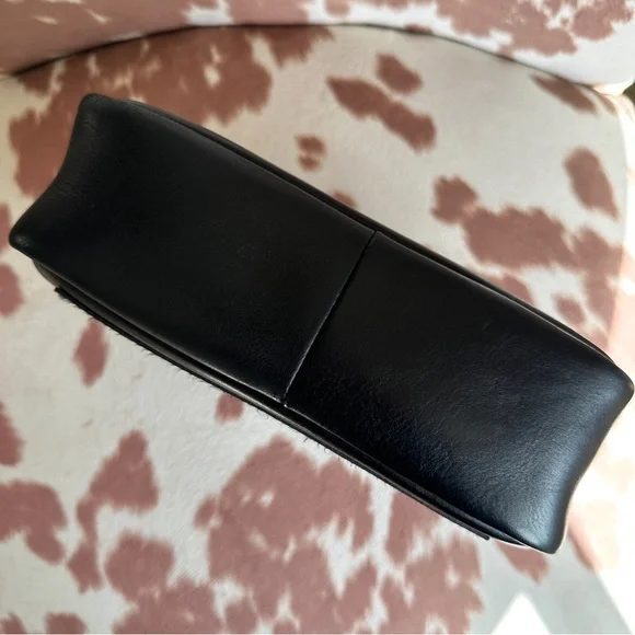 Madewell — The Large Transport Camera Bag in true black - Picture 6 of 15